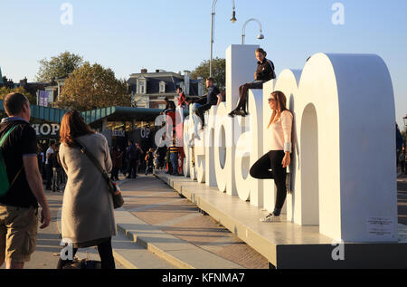 L'iconico mi segno di Amsterdam di fronte al Rijksmuseum, in autunno, di Amsterdam, in Olanda, in Europa Foto Stock