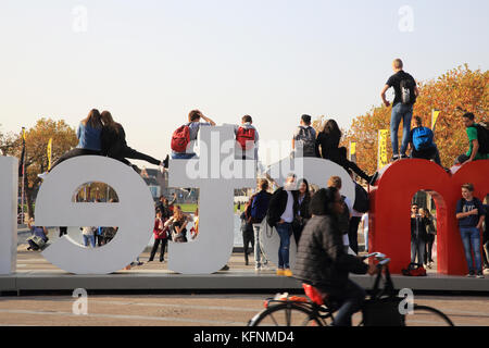 L'iconico mi segno di Amsterdam di fronte al Rijksmuseum, in autunno, di Amsterdam, in Olanda, in Europa Foto Stock