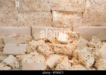 Italiano tradizionale torrone di mandorle candy chiamato torrone Foto Stock