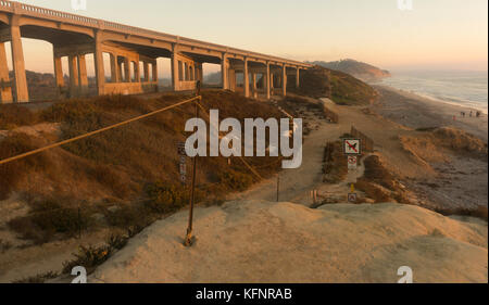 Tramonto a Torrey Pines State Beach a San Diego, California. Foto Stock