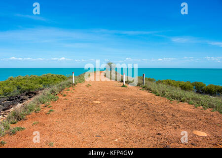 Sito del vecchio pontile in legno rimosso nel 1966 ,al punto di mangrovie , Broome, North Western Australia rimane un turista lookout,e pesce visualizzazione sito . Foto Stock