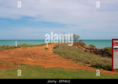 Sito del vecchio pontile in legno rimosso nel 1966 ,al punto di mangrovie , Broome, North Western Australia rimane un turista lookout,e pesce visualizzazione sito . Foto Stock