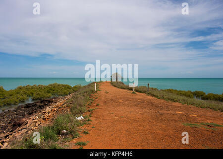 Sito del vecchio pontile in legno rimosso nel 1966 ,al punto di mangrovie , Broome, North Western Australia rimane un turista lookout,e pesce visualizzazione sito . Foto Stock