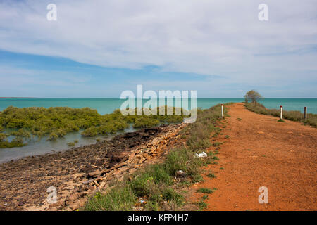 Sito del vecchio pontile in legno rimosso nel 1966 ,al punto di mangrovie , Broome, North Western Australia rimane un turista lookout,e pesce visualizzazione sito . Foto Stock