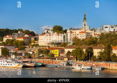 Lungomare di Belgrado con St Michael's Cathedral, Serbia Foto Stock