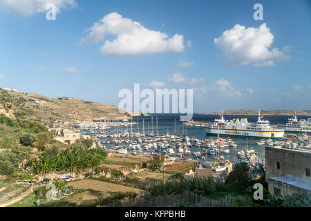 Malta Gozo Fähre im Hafen von Mgarr, Insel Gozo, Malta | Malta Gozo traghetto al porto di Mgarr, isola di Gozo, Malta Foto Stock