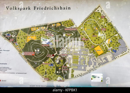 Berlin volkspark priedrichshain, parco pubblico. vecchio mappa che mostra la disposizione dei park Foto Stock