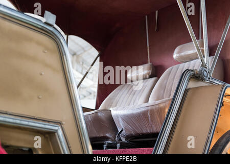 Vintage royal chariot. carrello retrò. vecchio carro per i cavalli Foto Stock