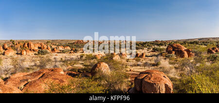 Una vista panoramica della Devils Marbles Conservation Reserve, Northern Territory, Australia Foto Stock