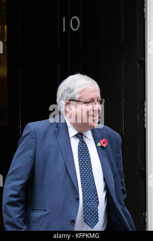 Londra, Regno Unito. Il 31 ottobre 2017. sir patrick mcloughlin mp, cancelliere del ducato di Lancaster, foglie 10 Downing street a seguito di una riunione del gabinetto, lasciare 10 Downing street a seguito di una riunione del gabinetto. Credito: mark kerrison/alamy live news Foto Stock