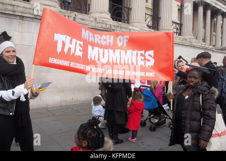 Londra, Regno Unito. 31 ott 2017. una manifestazione per chiedere il riconoscimento, di rispetto e di cambiamento per le mamme di lavoro inizia nel centro di Londra. Credito: Brian minkoff/alamy live news Foto Stock