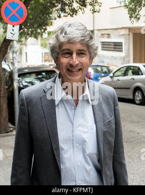 Atene, Grecia. 31 ott., 2017. Greco-regista americano Alexander Payne arriva per una masterclass per gli studenti e gli amanti del film al greek unione americana ad Atene, Grecia, 31 ottobre 2017. Alexander Payne è ad Atene per la trentesima panorama del cinema europeo. Credito: Elias verdi/alamy live news Foto Stock