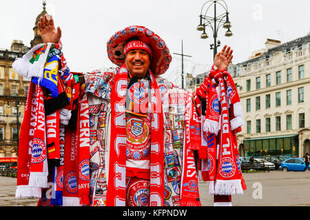 Glasgow, Scotland, Regno Unito. 31 ott 2017. MICHEAL ZEMAN da Colonia, Germania arrivarono a Glasgow per sostenere la sua squadra di calcio preferita Bayern Monaco di Baviera (Bayern Munchen) quando giocano Glasgow Celtic a Parkhead, Glasgow nella fase a gironi della UEFA Champions League: Credito Findlay/Alamy Live News Foto Stock