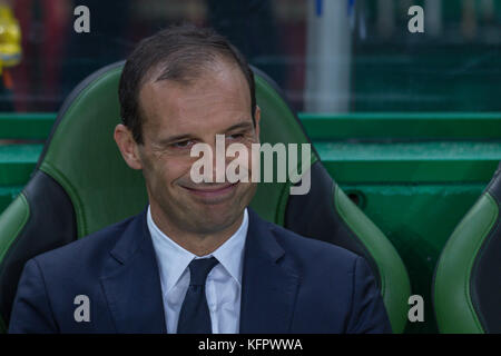 Lisbona, Portogallo. 31 ott 2017. juventus la testa in pullman da Italia Massimiliano Allegri durante il gioco del quarto round della UEFA Champions League gruppo d, sportive v juventus credito: Alexandre de Sousa/alamy live news Foto Stock