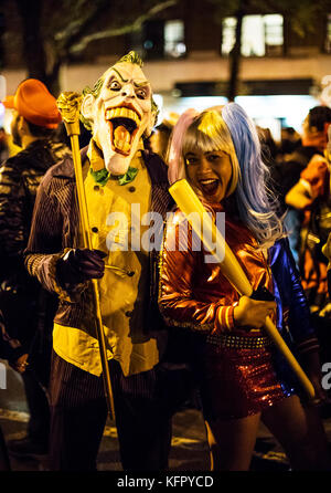 New York, Stati Uniti d'America. 1 Nov, 2017. New York villaggio annuale Halloween Parade 2017 sulla 6th Avenue Credito: Nino Marcutti/Alamy Live News Foto Stock