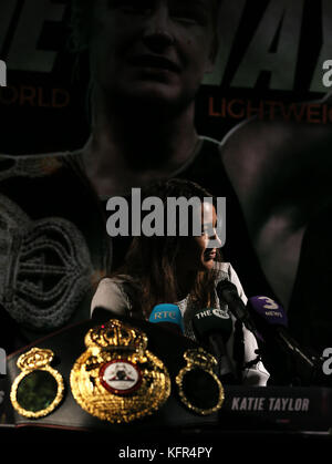 Poco incoronato wba mondo femminile campione leggero katie taylor durante un homecoming conferenza stampa presso l'irish film Institute di Dublino. press association foto. picture Data: martedì 31 ottobre, 2017. Foto di credito dovrebbe leggere: Brian lawless/pa filo Foto Stock