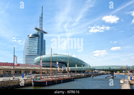 Mediterraneo, Atlantic Hotel Sail City e Klimahaus Bremerhaven, nel centro di Bremerhaven, in Germania Foto Stock