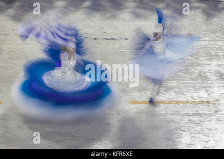 Scuola di Samba parade durante il carnevale di Rio de Janeiro al Sambodromo (Marques de Sapucai). Foto Stock