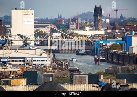 Porte di Duisburg, rheinkai nord, porto esterno, sullo sfondo la città interna con il porto interno, sul Reno, Duisburg, Germania Foto Stock