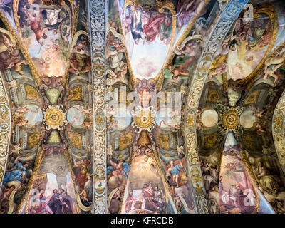 Colorato ripristinato il soffitto della chiesa di san nicola (Parroquia de san nicolas), ciutat vella, valencia, Spagna. Foto Stock