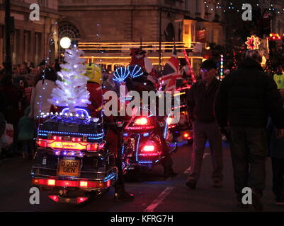 Llandudno le luci di Natale, interruttore no parade. Galles Foto Stock