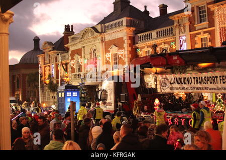 Llandudno le luci di Natale, interruttore no parade. Galles Foto Stock