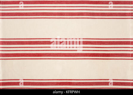 Tradizionale in rosso e bianco a strisce di tessuto di cotone cucina in stile bistro tovagliolo tovaglia. Semplice, classic, rustica cucina casalinga elemento di design. Foto Stock