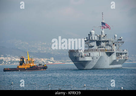 La Blue Ridge-classe comando anfibio nave USS Mount Whitney (LCC 20) Foto Stock