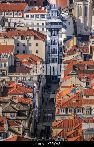 L'Elevador de Santa Justa anche chiamato carmo sollevare a Lisbona Foto Stock