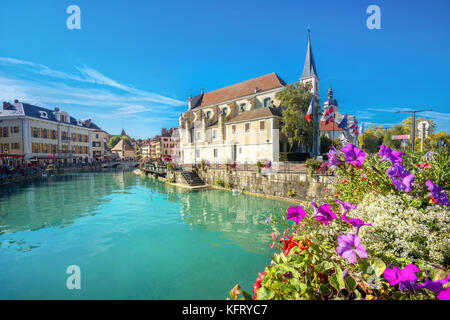 Paesaggio con la chiesa di Saint Francois de sales a ANNECY FRANCIA Foto Stock