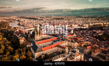 Vista aerea della città di Praga da Petrin Hill side Foto Stock
