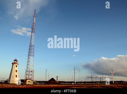 Faro con generatore a vento in capo nord, Prince Edward Island, Canada Foto Stock