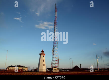 Faro con generatore a vento in capo nord, Prince Edward Island, Canada Foto Stock