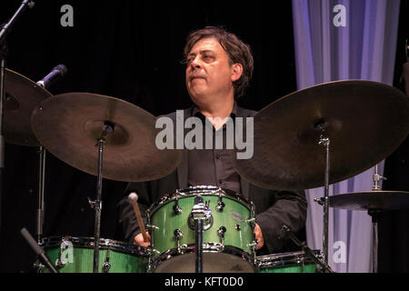 Clark Tracey batteria con Stan Tracey Legacy Band, Scarborough Jazz Festival, 2017 Foto Stock