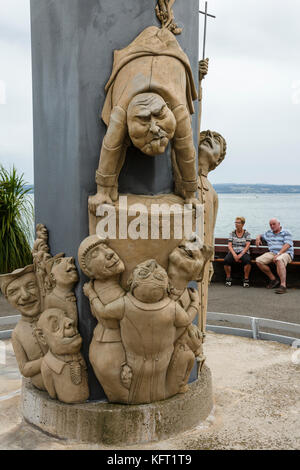 Un dettaglio di Peter Lenk's Magische Saule scultura, Meersburg, Baden-Württemberg, Germania Foto Stock