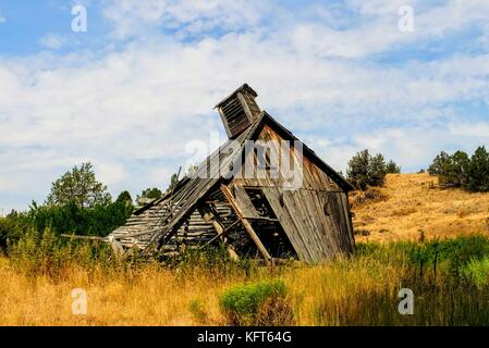 Le ultime vestigia della "croce" cava stagecoach stop vicino Shaniko,Oregon Foto Stock