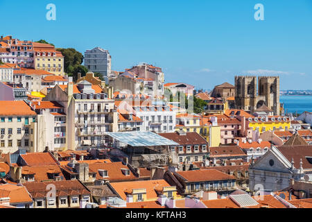 Tetti di Lisbona visto dall'Elevador de Santa Justa. Portogallo, Europa Foto Stock