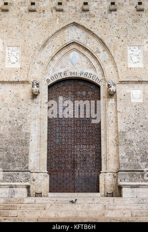 Sede a siena, Italia di Banca Monte dei Paschi di Siena, la più antica banca superstite nel mondo e passando da problemi finanziari Foto Stock