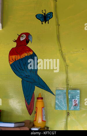 Autobus rosso convertito in un caffè, Saint Martin, Mauritius. Foto Stock