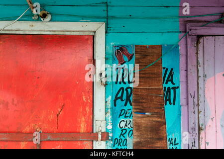 Autobus rosso convertito in un caffè, Saint Martin, Mauritius. Foto Stock