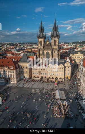 Vista della piazza della Città Vecchia di Praga Foto Stock