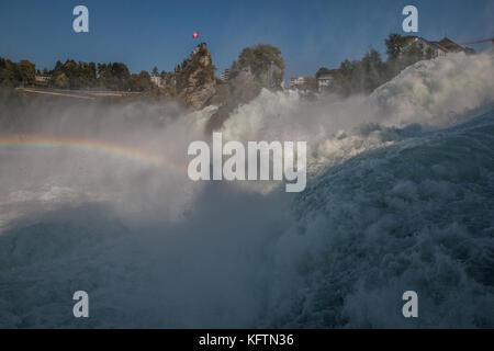 Rainbow in cascate del Reno in Svizzera Foto Stock