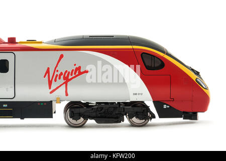 Vergine treno pendolino insieme R1134 da Hornby Foto Stock