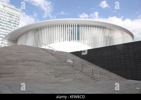 Kirchberg, Lussemburgo - 22 luglio 2017: l'orchestra filarmonica del Lussemburgo è una sala concerti situato sull'altopiano di Kirchberg, nella città di Lussemburgo Foto Stock