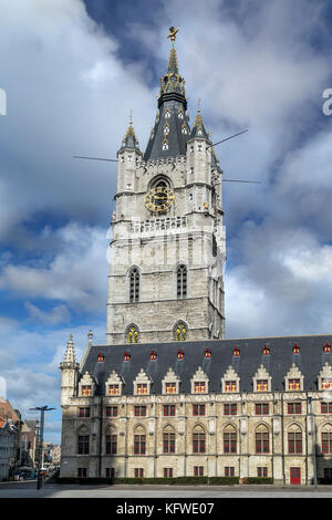 Il Campanile Gand, Belgio. Il 91m torre campanaria di Gand è una delle tre torri medievali che si affacciano sul centro storico di Ghent, gli altri due sono Sa Foto Stock