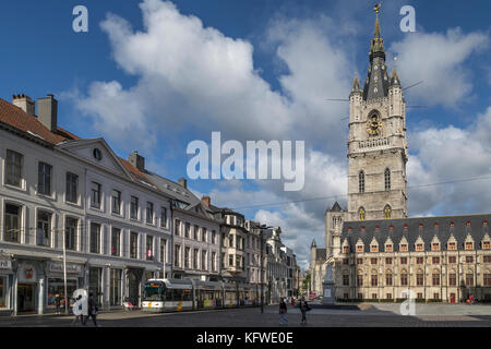 Il Campanile Gand, Belgio. Il 91m torre campanaria di Gand è una delle tre torri medievali che si affacciano sul centro storico di Ghent, gli altri due sono Sa Foto Stock