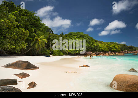 La Seychelles, Praslin, Anse Lazio, spiaggia, turistico in fondali bassi Foto Stock