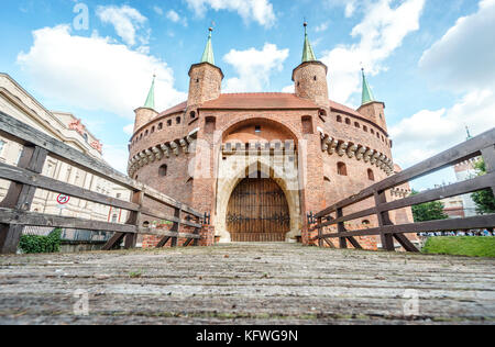 Barbican storico costruito contro il turco e l'invasione italiana nel secolo XV, Cracovia in Polonia Foto Stock