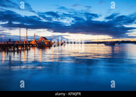 Il molo a Russell, Bay of Islands, nuova Zelanda, al tramonto. Foto Stock