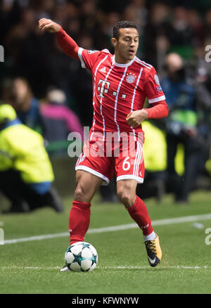 Glasgow, Regno Unito. 31 ottobre 2017. Thiago del Bayern durante la partita di Champions League tra il Celtic FC di Glasgow e il Bayern Monaco al Celtic Park di Glasgow, Regno Unito, il 31 ottobre 2017. Crediti: Sven Hoppe/dpa/Alamy Live News Foto Stock